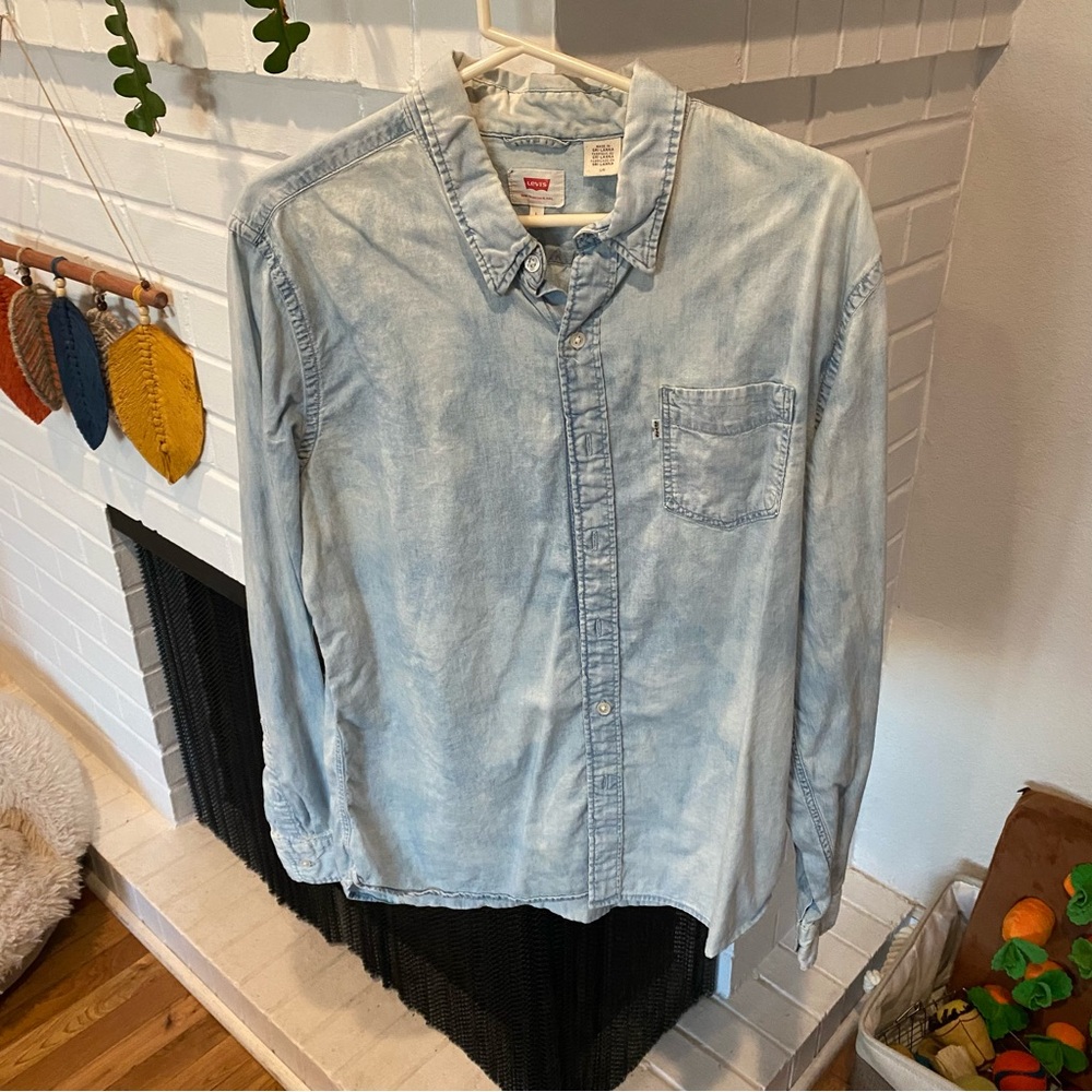 Levi’s Men’s Long Sleeve Chambray Shirt EUC